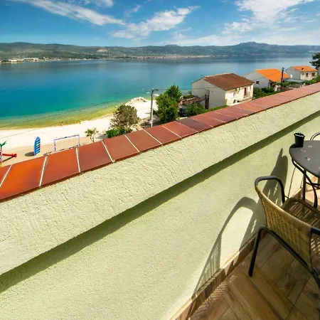 Saric-2 By Interhome トロギール