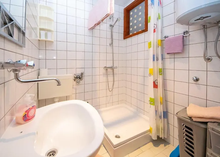 Saric-2 By Interhome * Τρογκίρ